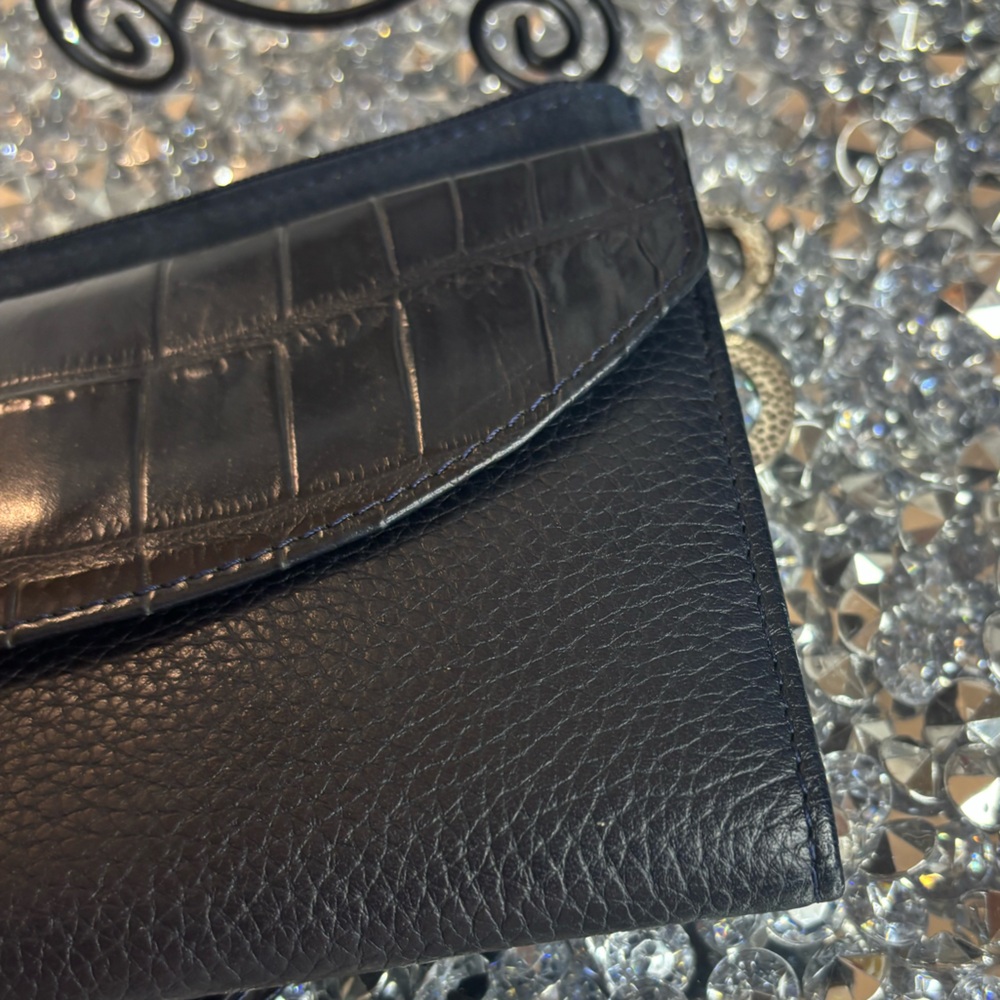 BRIGHTON Crocodile Embossed crossbody Credit card holder EUC - Picture 11 of 14